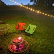 Lagerfeuer am Abend beim Naturschutz-Camp Lagerfeuer